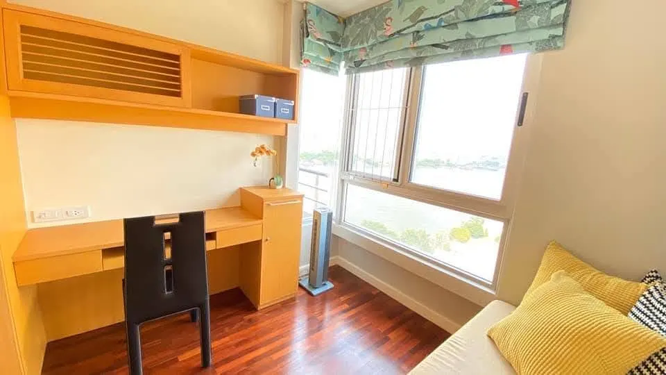 Study corner (view 2) of the 3-bedroom condo (111 sq.m.) at River Heaven Chareonkrung