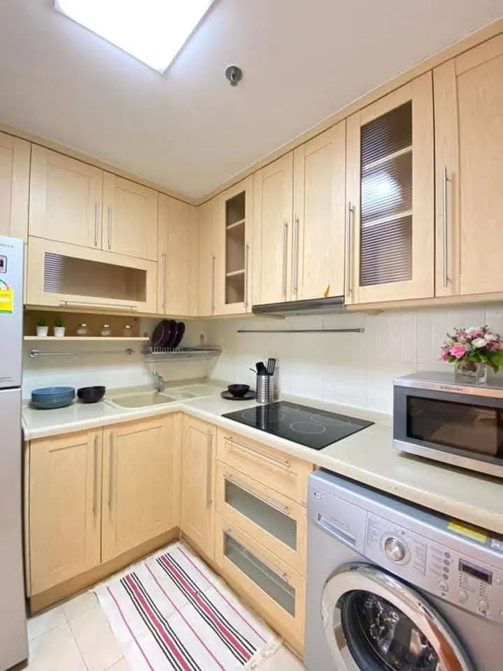 Kitchen of the 3-bedroom condo (111 sq.m.) at River Heaven Chareonkrung