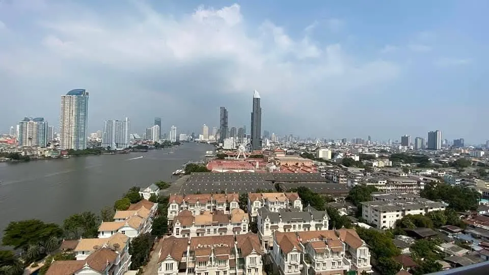View from the 3-bedroom condo (111 sq.m.) at River Heaven Chareonkrung