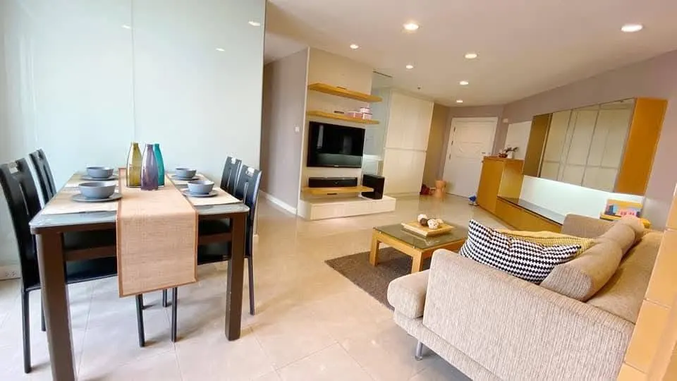 Living room (view 2) of the 3-bedroom condo (111 sq.m.) at River Heaven Chareonkrung