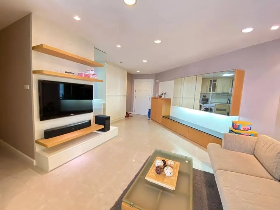 Living room (view 3) of the 3-bedroom condo (111 sq.m.) at River Heaven Chareonkrung