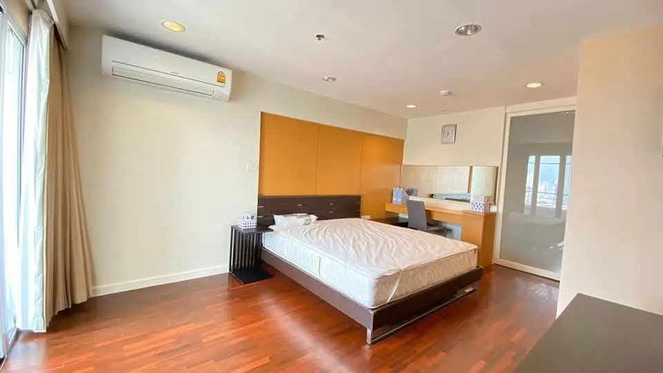 Bedroom (view 3) of the 3-bedroom condo (111 sq.m.) at River Heaven Chareonkrung