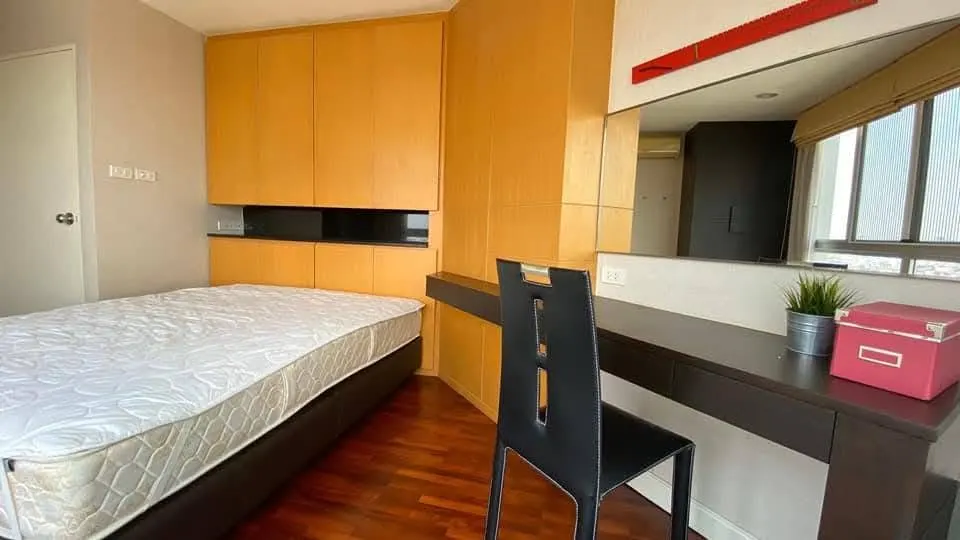 Bedroom (view 6) of the 3-bedroom condo (111 sq.m.) at River Heaven Chareonkrung