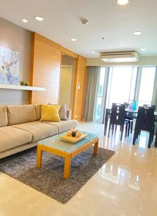Sala de estar del condo de 3 dormitorio(s) (111 m²) en River Heaven Chareonkrung