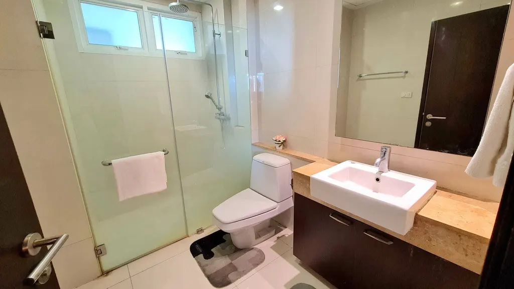 Photo 8 de l'annonce DA-3332831 : appartement avec services de 2 chambre(s) (173 m²) à Piyathip Place