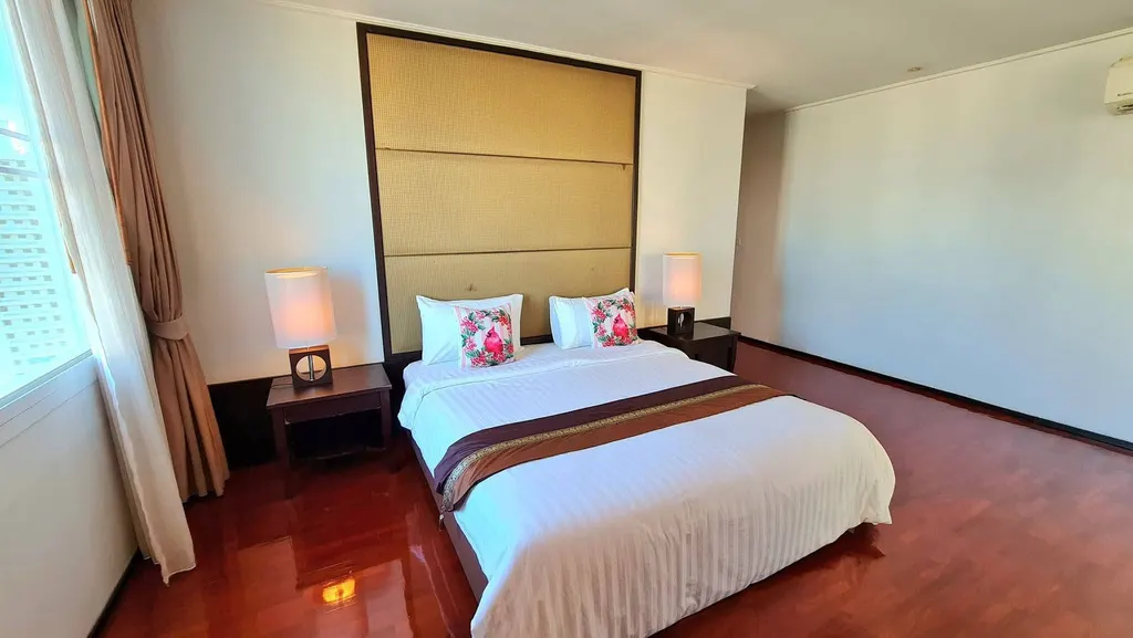 Photo 8 de l'annonce DA-3333043 : appartement avec services de 2 chambre(s) (173 m²) à Piyathip Place