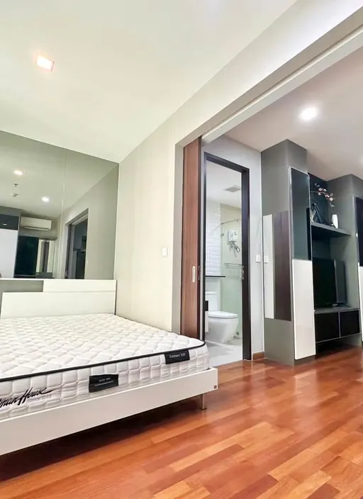 Photo 1 of listing DA-3333131: 1-bedroom condo (36 sq.m.) at Wish Signature Midtown Siam