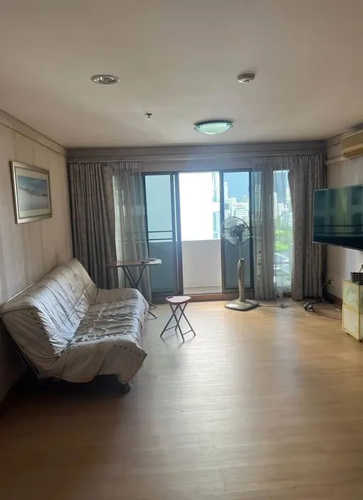 Photo 1 of listing DA-3336182: 2-bedroom condo (93 sq.m.) at The Royal Place 2