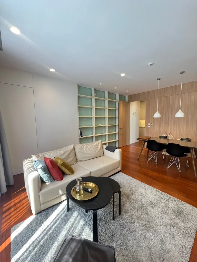 Salon (vue 4) de l'appartement 2 chambre(s) (110 m²) à Asok