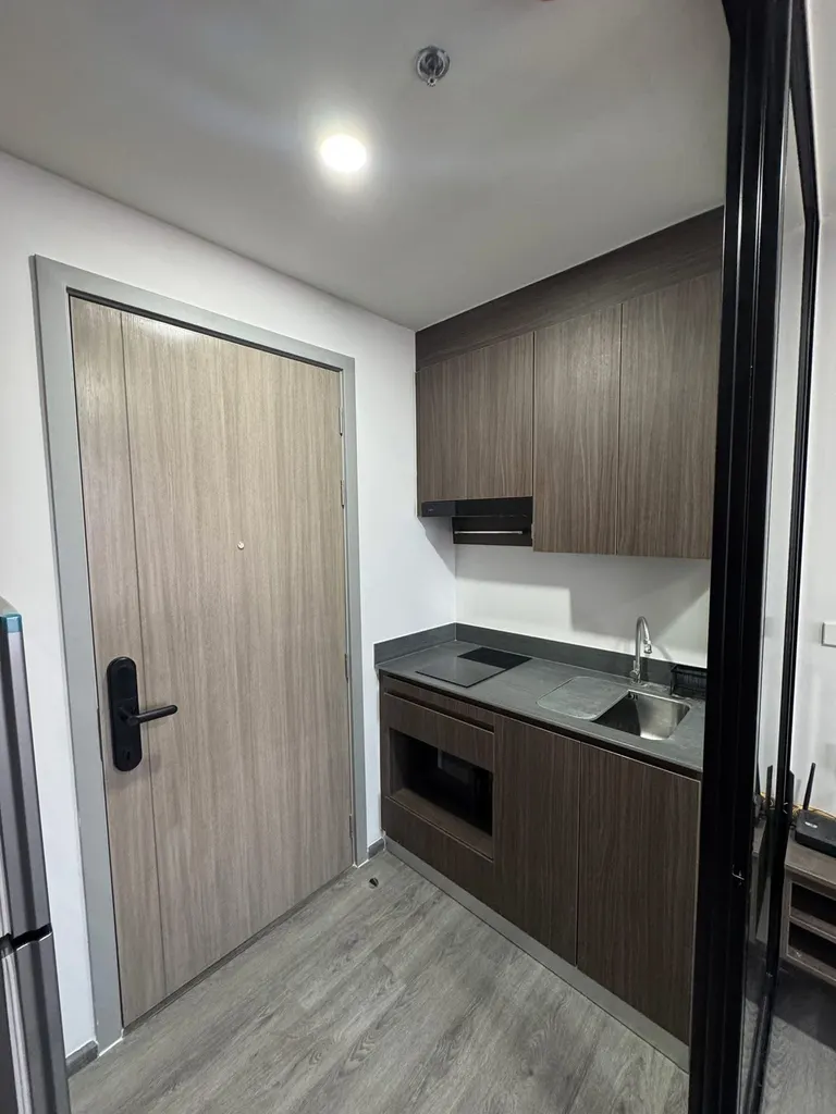 Kitchen of the 1-bedroom condo (25.5 sq.m.) at The Origin Ladprao-Bangkapi