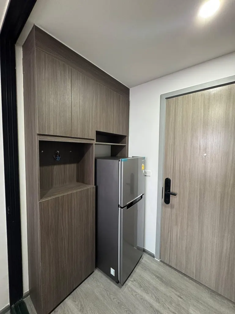 Kitchen (view 2) of the 1-bedroom condo (25.5 sq.m.) at The Origin Ladprao-Bangkapi
