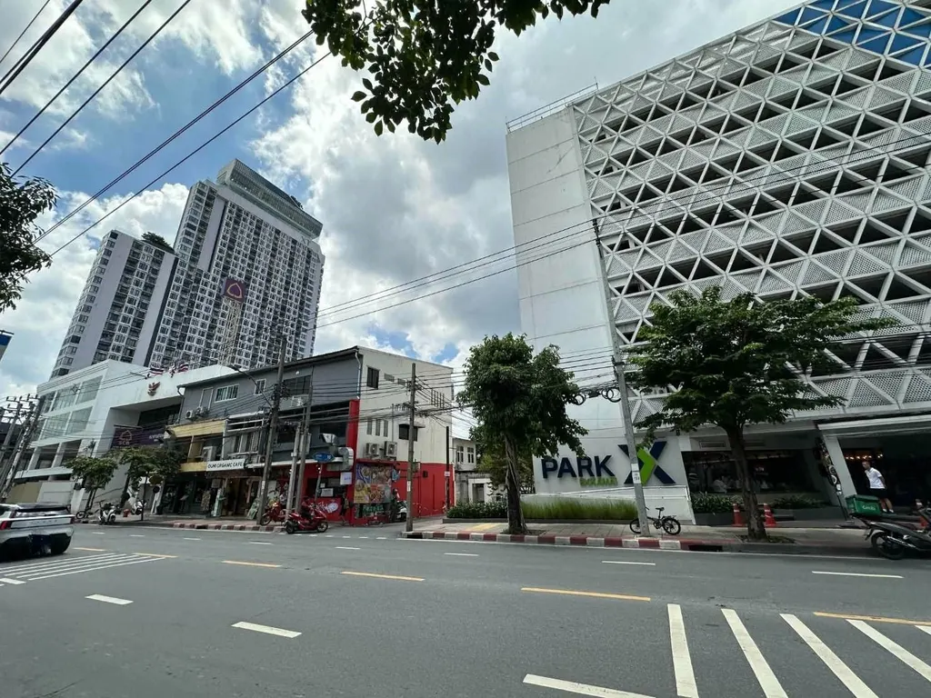 Photo 2 of listing DA-3337101: commercial building (shophouse) (147 sq.m.) in Thonglor