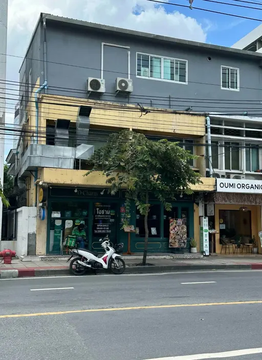 Photo 1 of listing DA-3337101: commercial building (shophouse) (147 sq.m.) in Thonglor