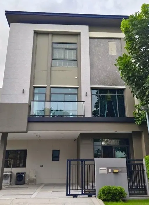 Photo 1 of listing DA-3340766: 4-bedroom house (361 sq.m.) at The Gentry Sukhumvit