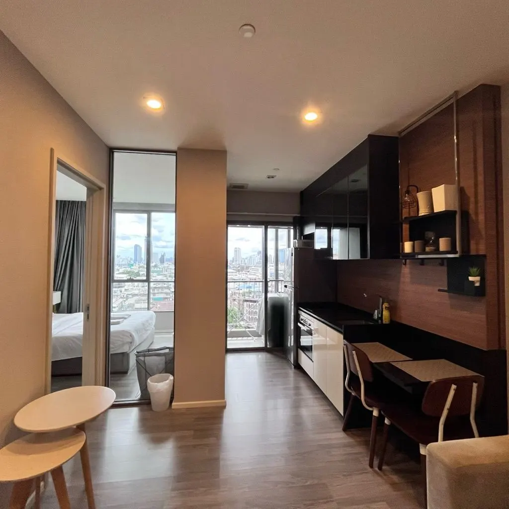 Photo 1 of listing DA-3340852: 1-bedroom condo (35 sq.m.) at The Room Sathorn - St. Louis