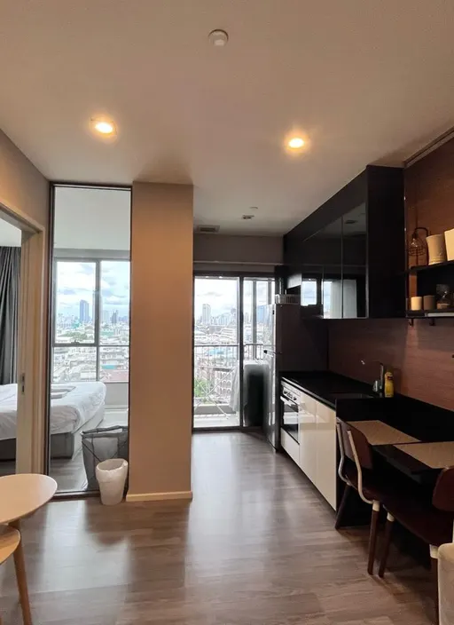 Photo 1 of listing DA-3340852: 1-bedroom condo (35 sq.m.) at The Room Sathorn - St. Louis