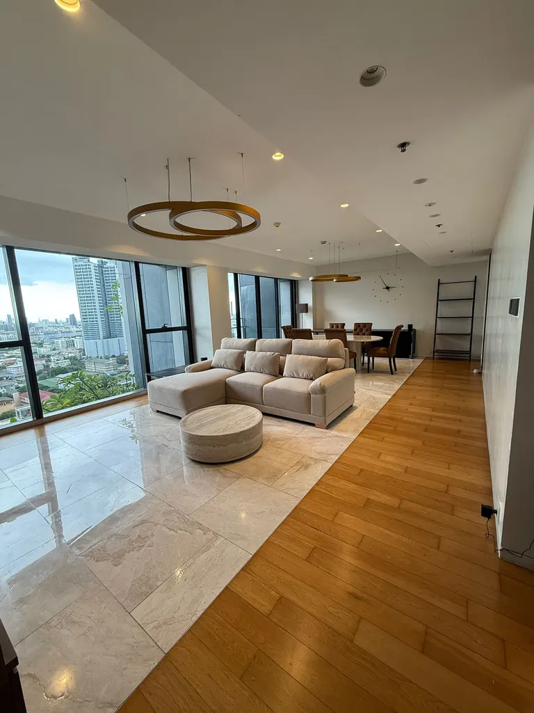 Photo 1 of listing DA-3340877: 3-bedroom condo (190 sq.m.) at The Met Sathorn