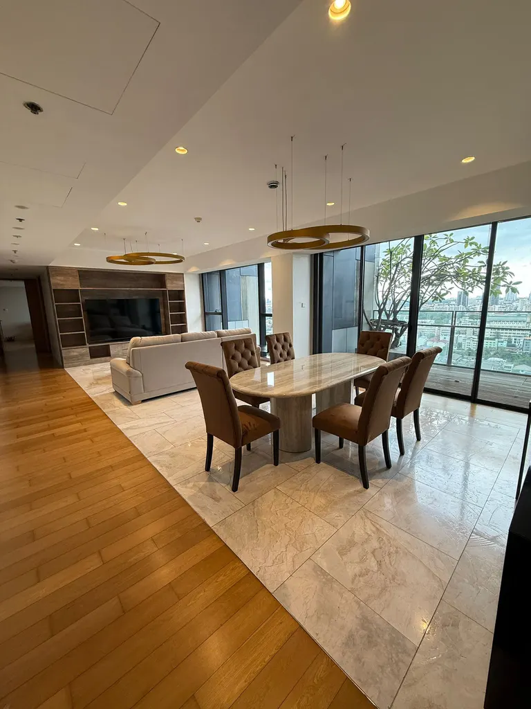 Photo 2 of listing DA-3340877: 3-bedroom condo (190 sq.m.) at The Met Sathorn