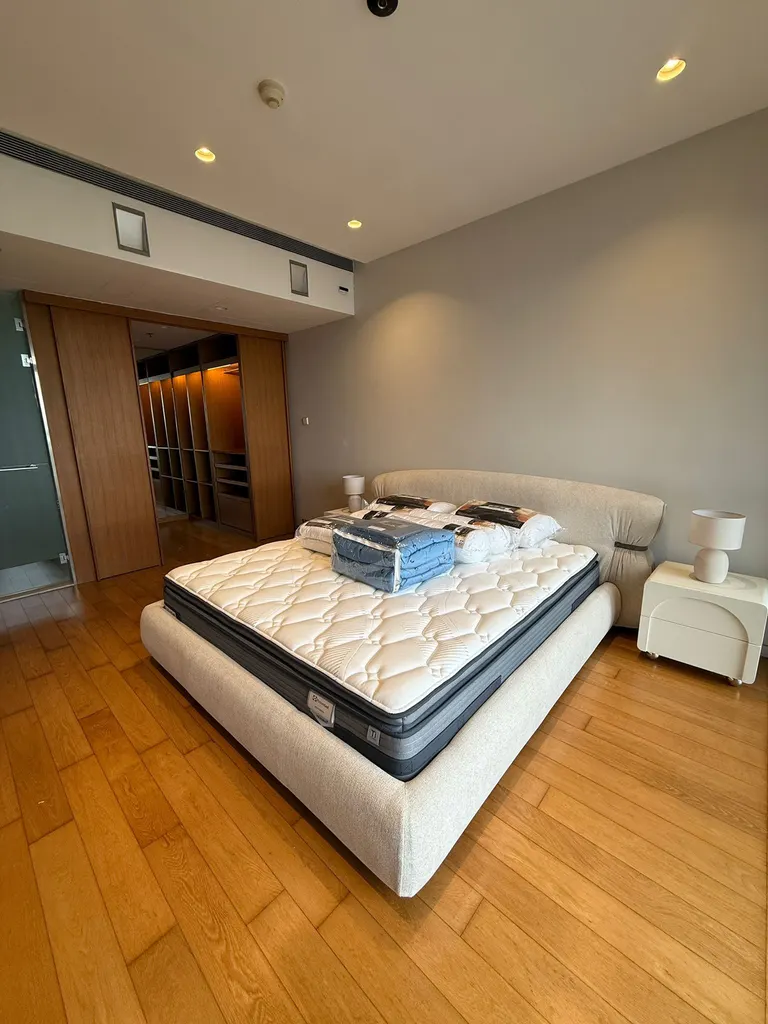 Photo 6 of listing DA-3340877: 3-bedroom condo (190 sq.m.) at The Met Sathorn