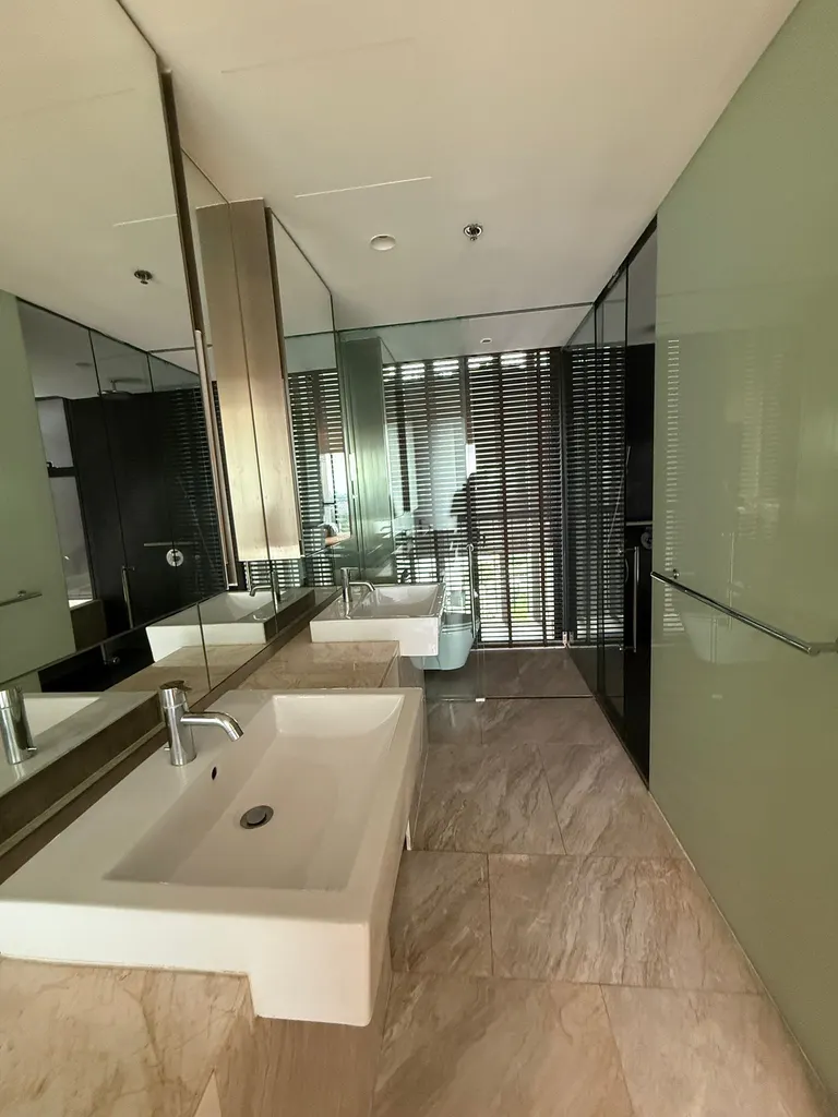 Photo 9 of listing DA-3340877: 3-bedroom condo (190 sq.m.) at The Met Sathorn