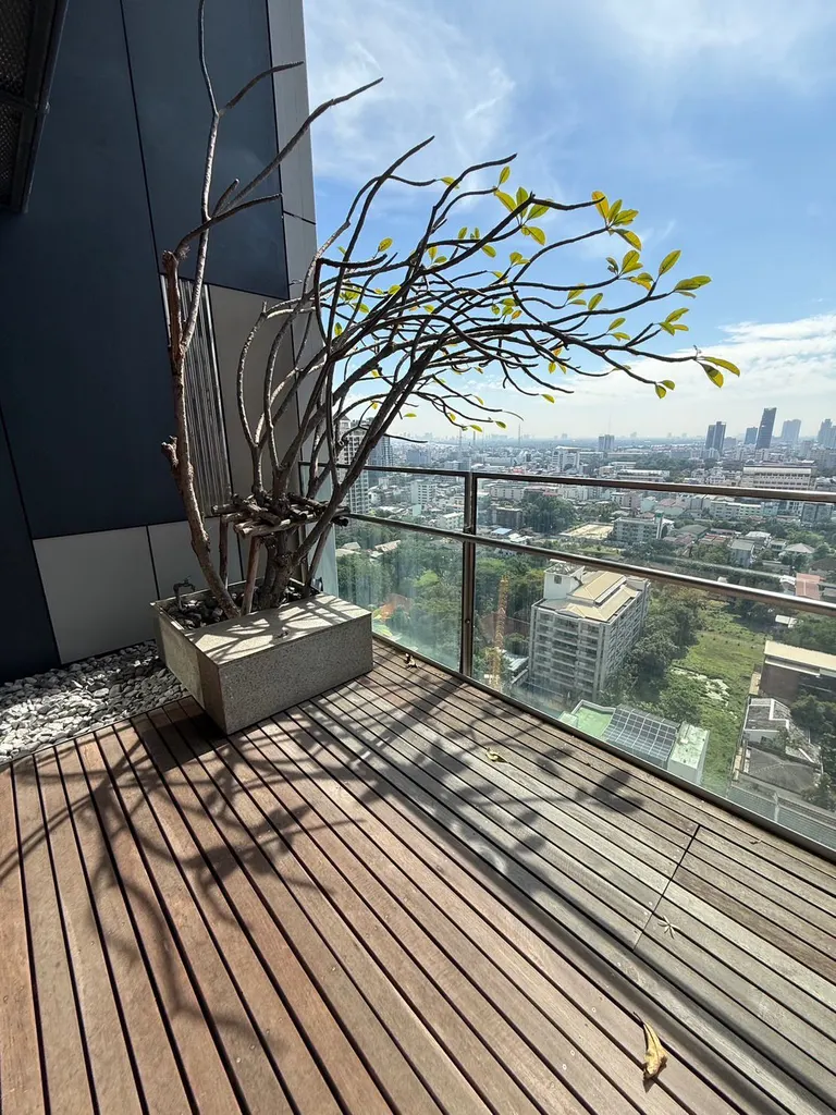 Photo 12 of listing DA-3340877: 3-bedroom condo (190 sq.m.) at The Met Sathorn