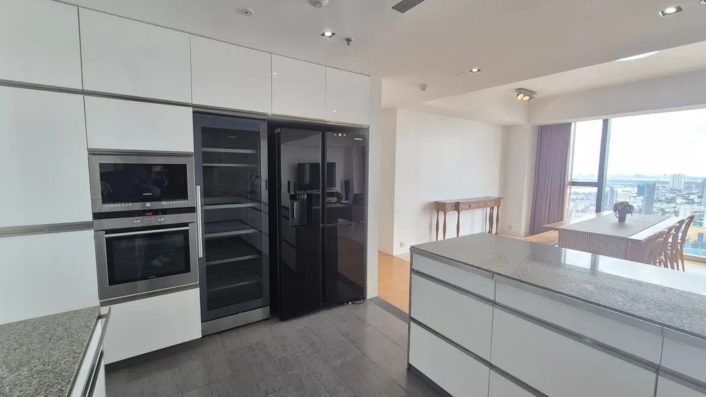 Photo 10 of listing DA-3340905: 3-bedroom condo (198 sq.m.) at The Met Sathorn