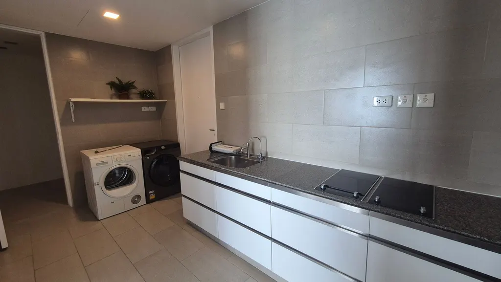 Photo 11 of listing DA-3340905: 3-bedroom condo (198 sq.m.) at The Met Sathorn