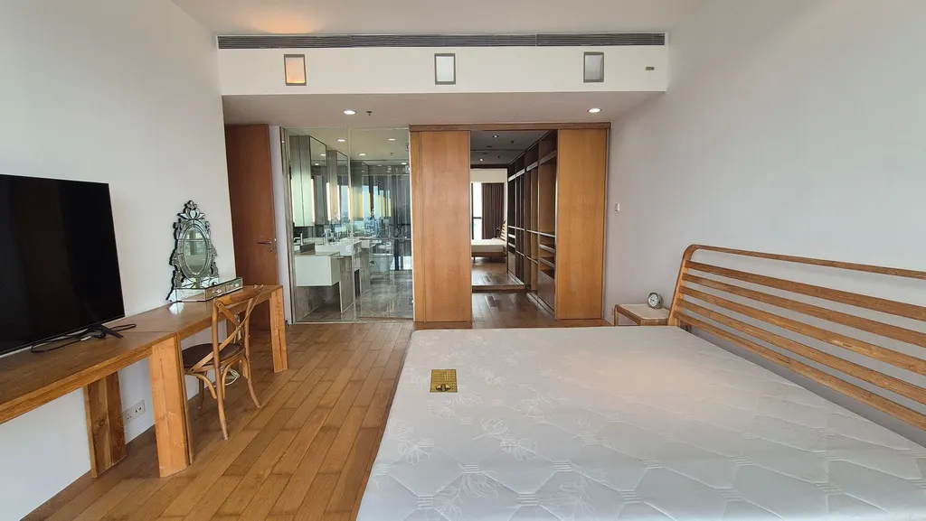Photo 13 of listing DA-3340905: 3-bedroom condo (198 sq.m.) at The Met Sathorn