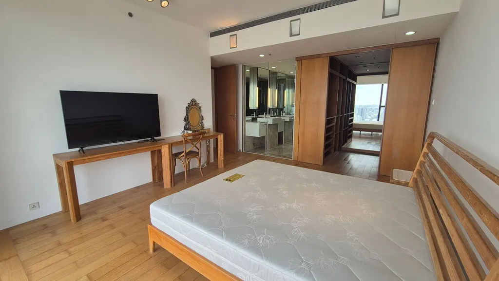 Photo 14 of listing DA-3340905: 3-bedroom condo (198 sq.m.) at The Met Sathorn