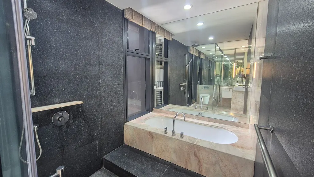 Photo 23 of listing DA-3340905: 3-bedroom condo (198 sq.m.) at The Met Sathorn