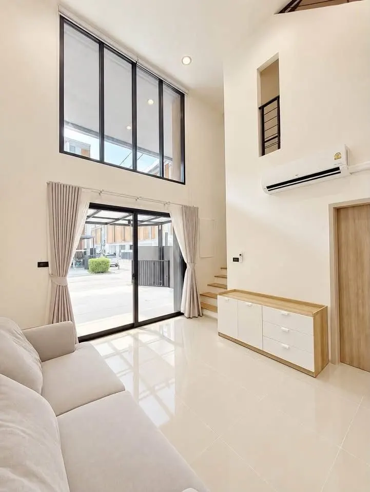Photo 2 de l'annonce DA-3340918 : maison de ville 3 chambre(s) (210 m²) à Shizen Phatthanakan 32
