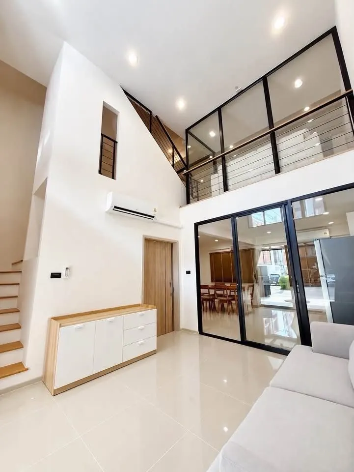 Photo 3 de l'annonce DA-3340918 : maison de ville 3 chambre(s) (210 m²) à Shizen Phatthanakan 32