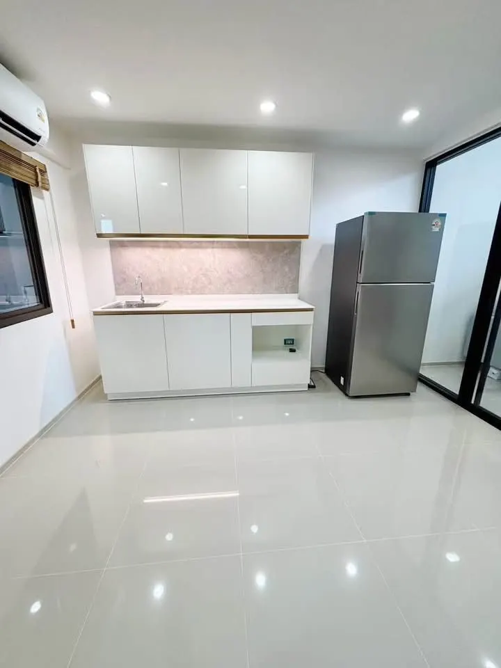 Photo 4 de l'annonce DA-3340918 : maison de ville 3 chambre(s) (210 m²) à Shizen Phatthanakan 32
