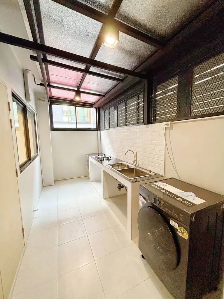 Photo 6 de l'annonce DA-3340918 : maison de ville 3 chambre(s) (210 m²) à Shizen Phatthanakan 32