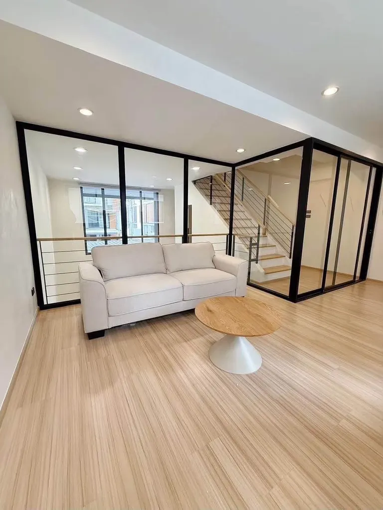Photo 7 de l'annonce DA-3340918 : maison de ville 3 chambre(s) (210 m²) à Shizen Phatthanakan 32