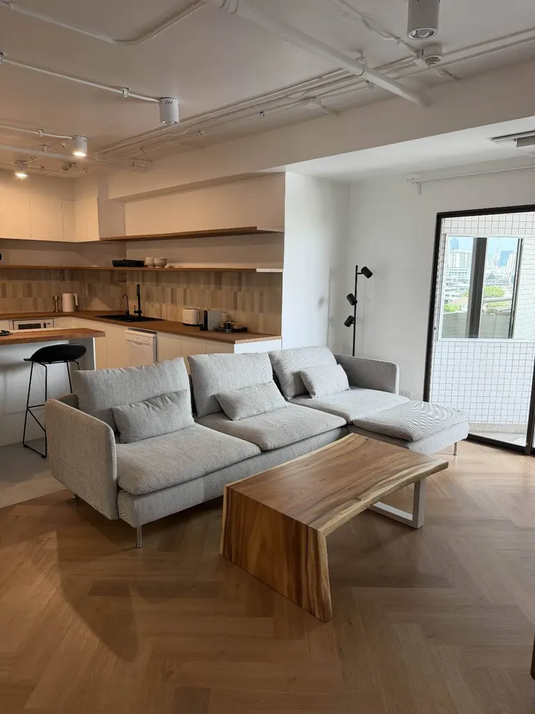 Photo 2 of listing DA-3340936: 3-bedroom condo (143 sq.m.) at Richmond Palace Condominium