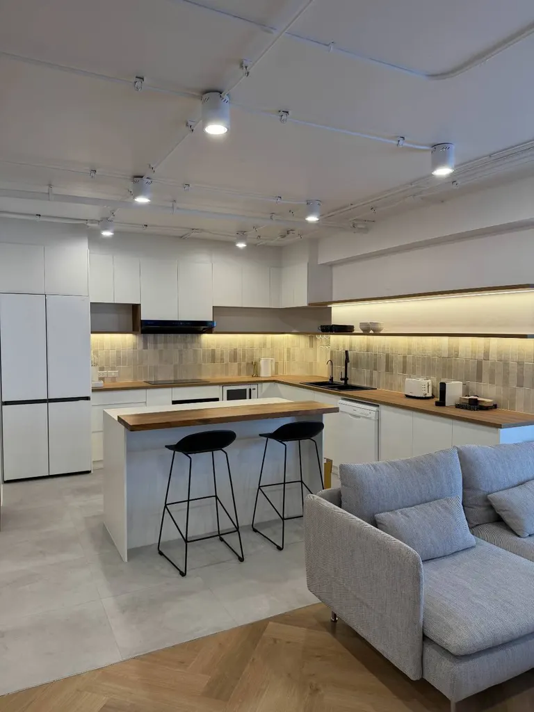 Photo 5 of listing DA-3340936: 3-bedroom condo (143 sq.m.) at Richmond Palace Condominium