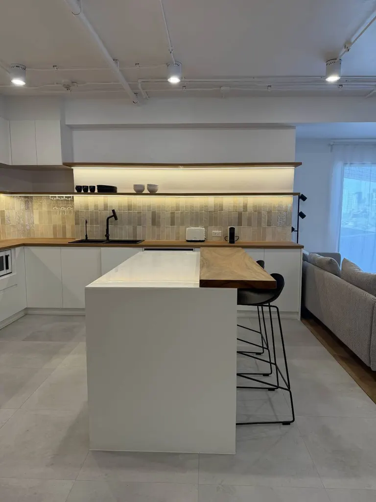 Photo 9 of listing DA-3340936: 3-bedroom condo (143 sq.m.) at Richmond Palace Condominium