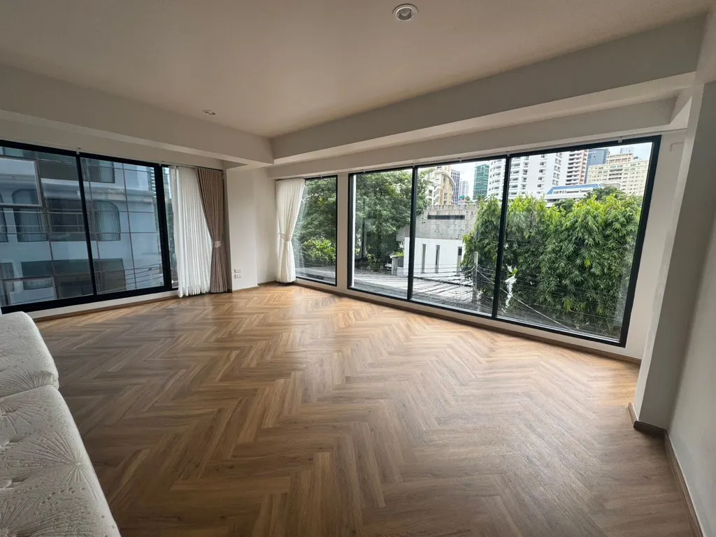 Photo 4 of listing DA-3342731: commercial building (shophouse) (131 sq.m.) in Phrom Phong