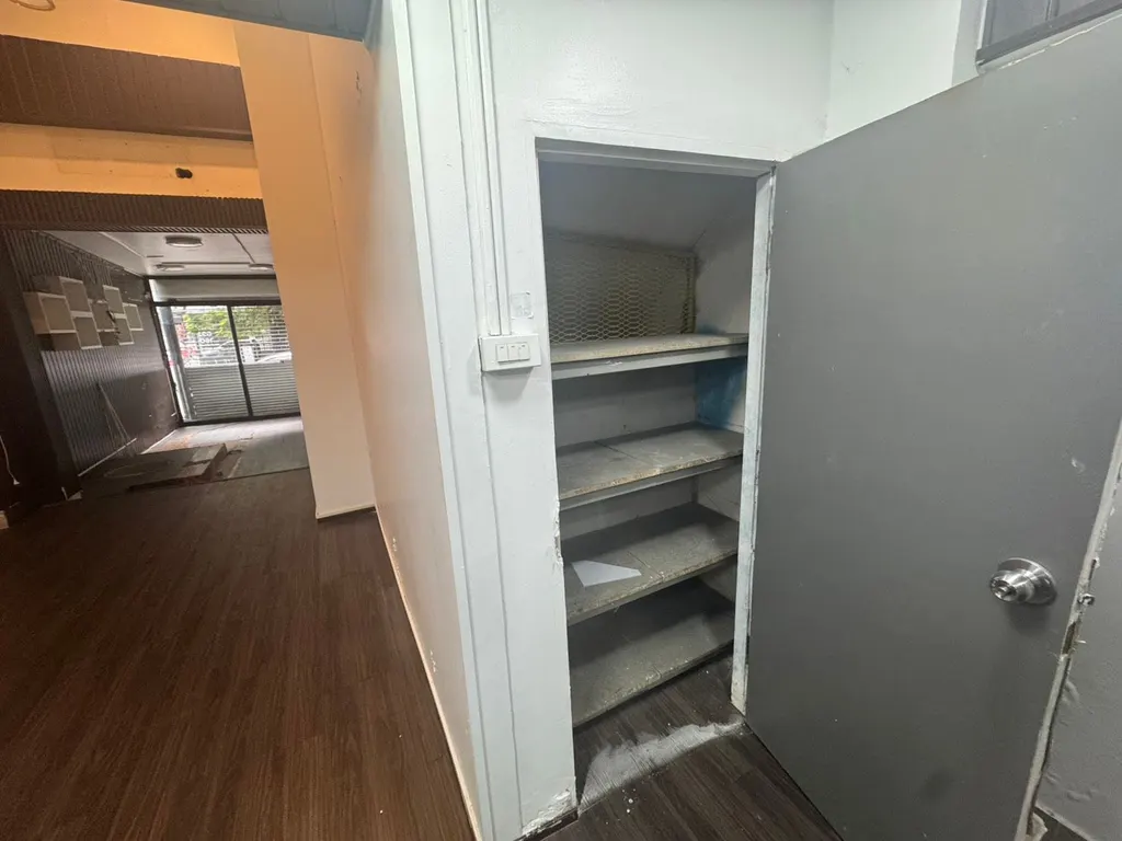 Photo 6 of listing DA-3347200: commercial building (shophouse) (85 sq.m.)