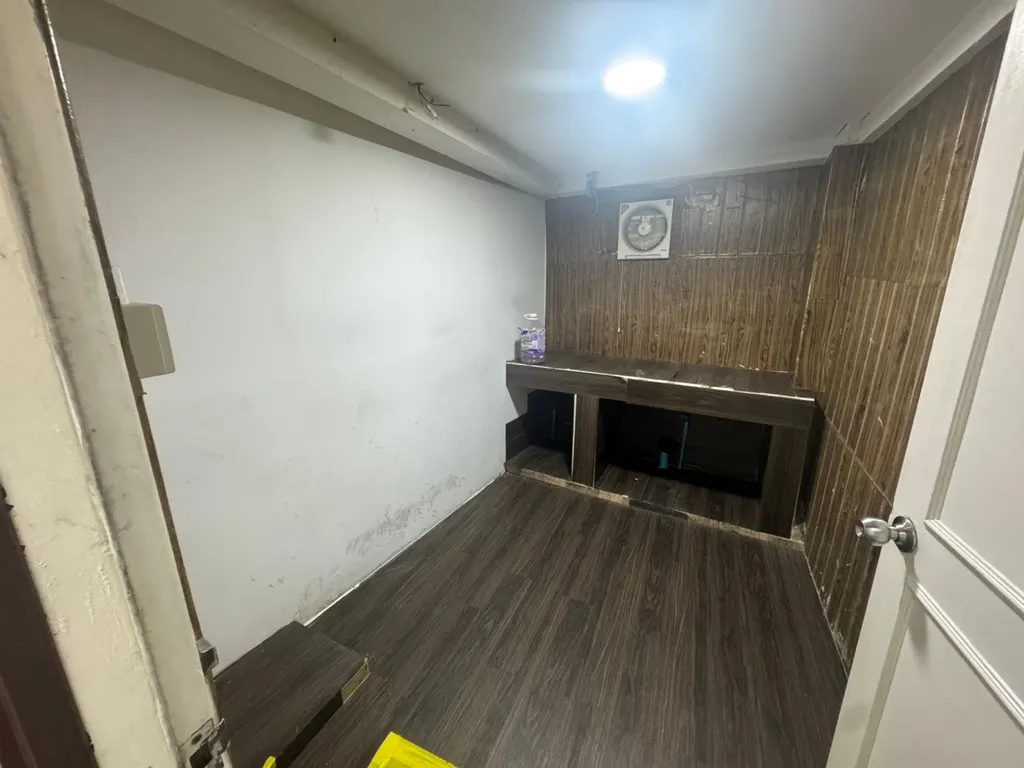 Photo 9 of listing DA-3347200: commercial building (shophouse) (85 sq.m.)