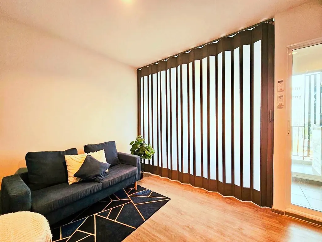 Salon (vue 7) du condo de 1 chambre(s) (28 m²) chez Regent Home Bangna
