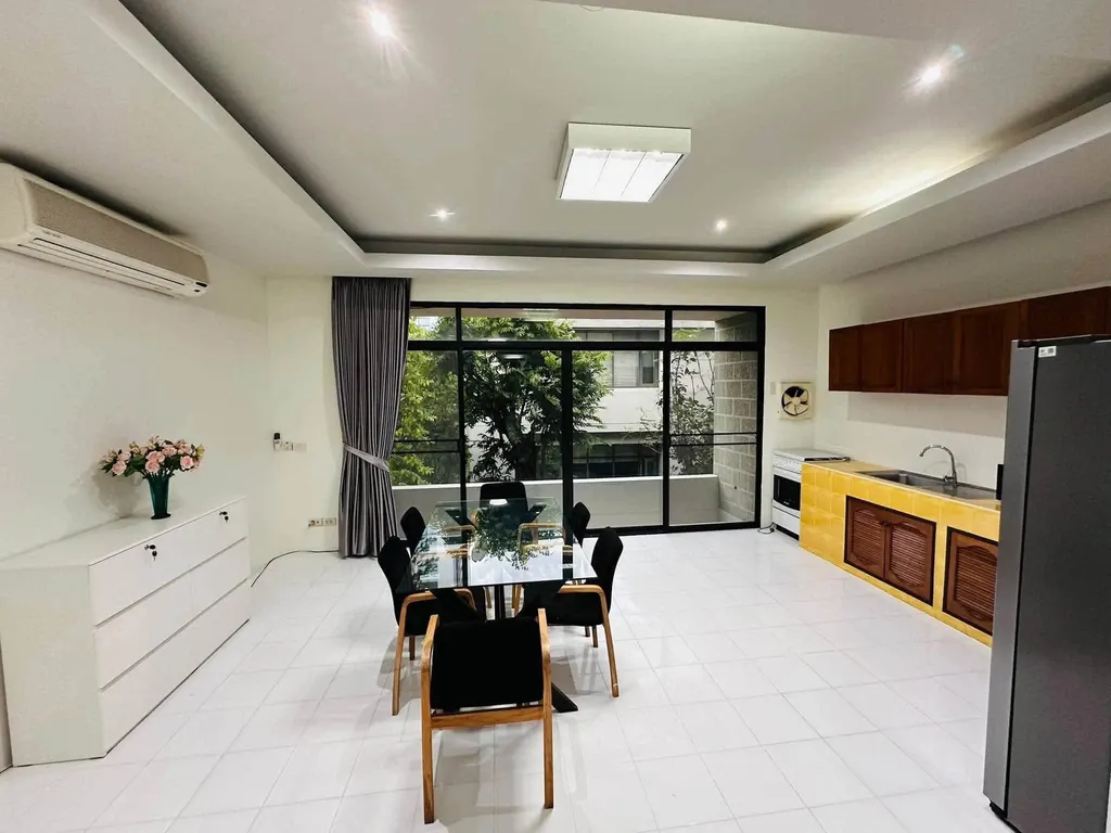 Photo 10 of listing DA-3348532: 4-bedroom townhouse (33 sq.m.) at Moo Baan Chicha Castle