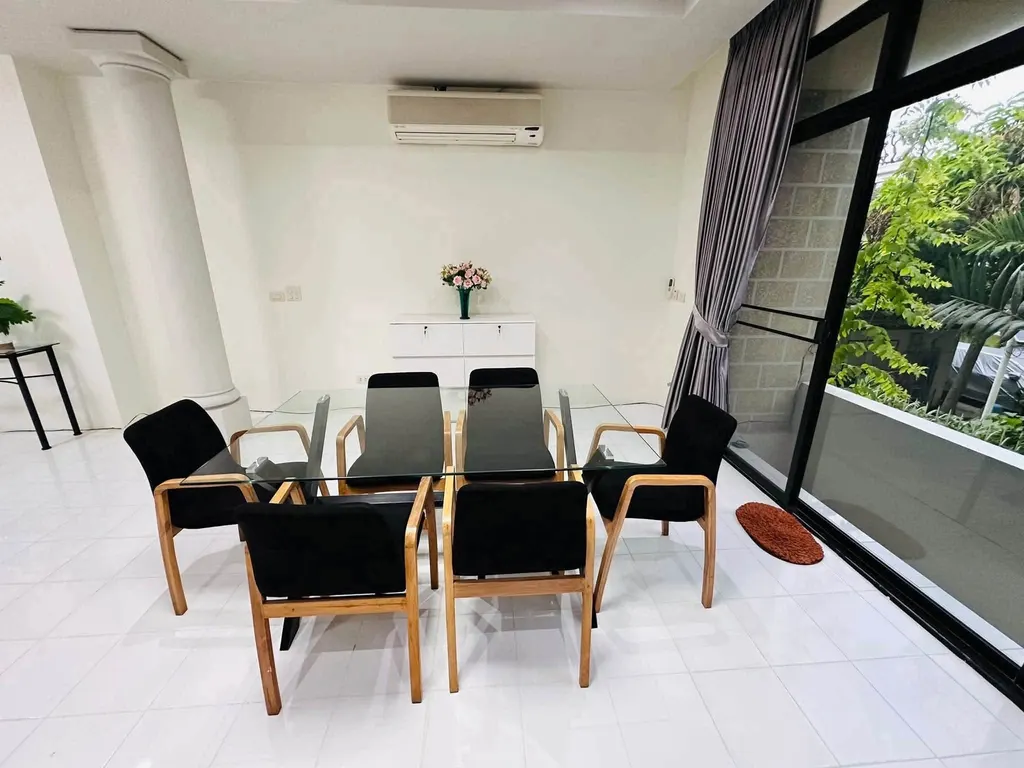 Photo 11 of listing DA-3348532: 4-bedroom townhouse (33 sq.m.) at Moo Baan Chicha Castle
