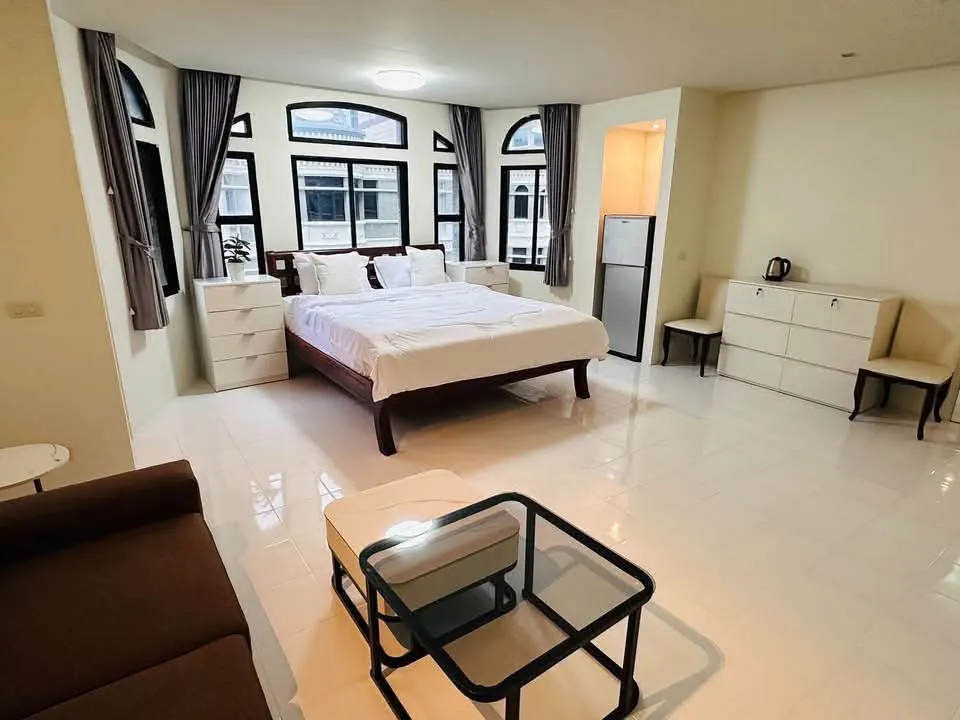Photo 3 of listing DA-3348532: 4-bedroom townhouse (33 sq.m.) at Moo Baan Chicha Castle