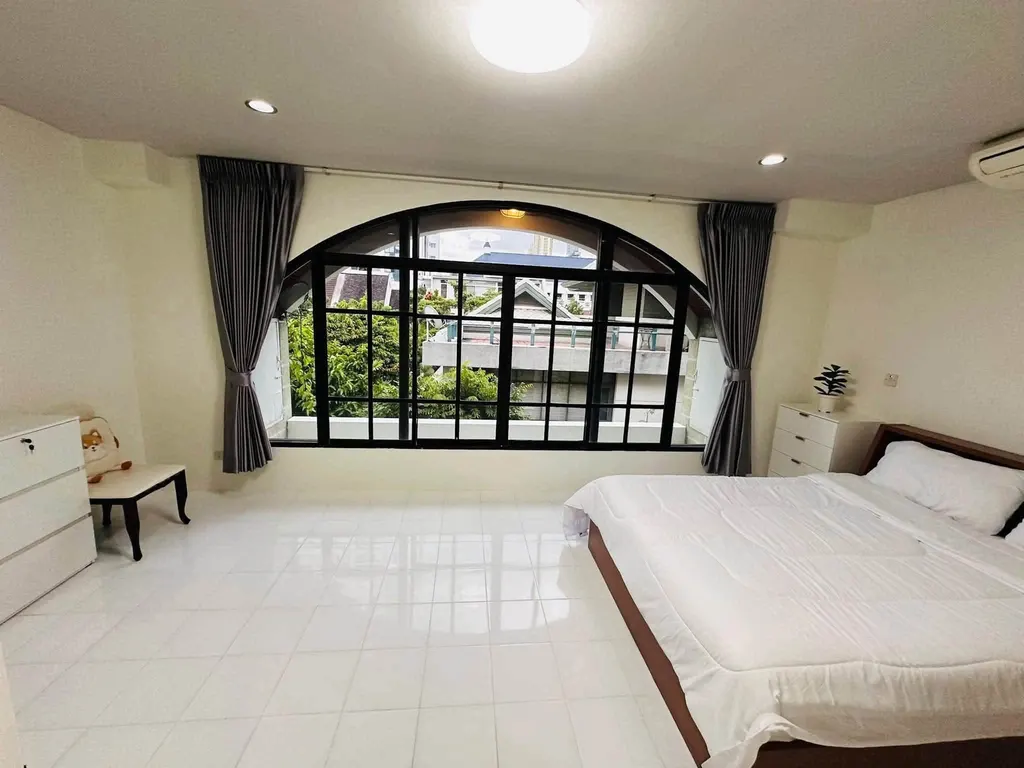 Photo 6 of listing DA-3348532: 4-bedroom townhouse (33 sq.m.) at Moo Baan Chicha Castle