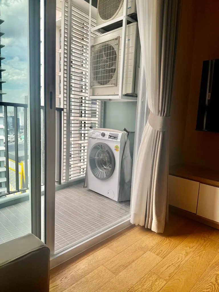 Photo 9 of listing DA-3348553: 1-bedroom condo (40.4 sq.m.) at The Saint Residences