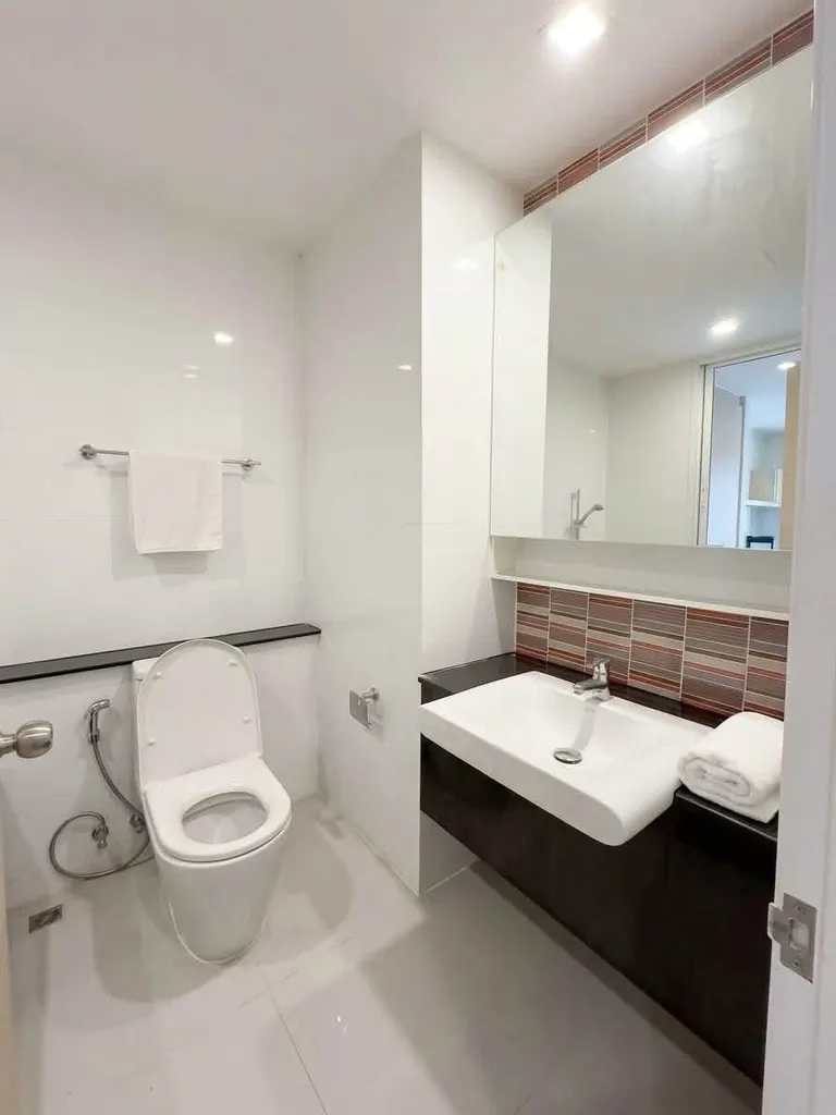 Photo 6 of listing DA-3348685: 1-bedroom condo (45 sq.m.) at The Coast Bangkok