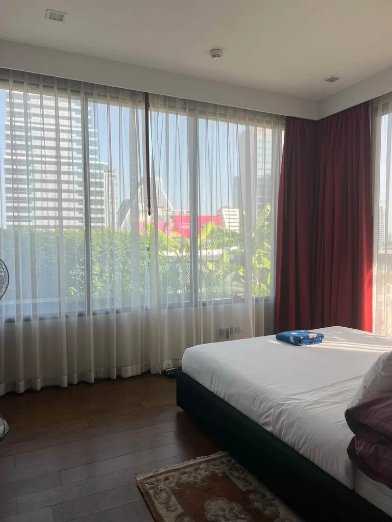Photo 1 of listing DA-3348689: 2-bedroom condo (150 sq.m.) at M Silom