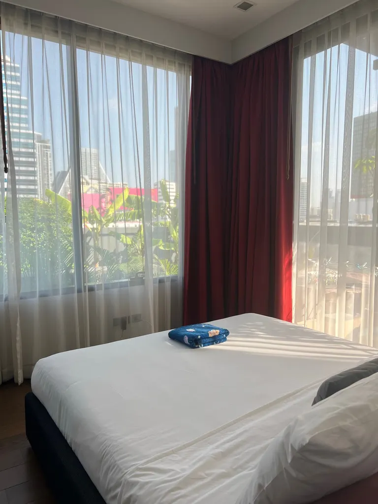 Photo 2 of listing DA-3348689: 2-bedroom condo (150 sq.m.) at M Silom